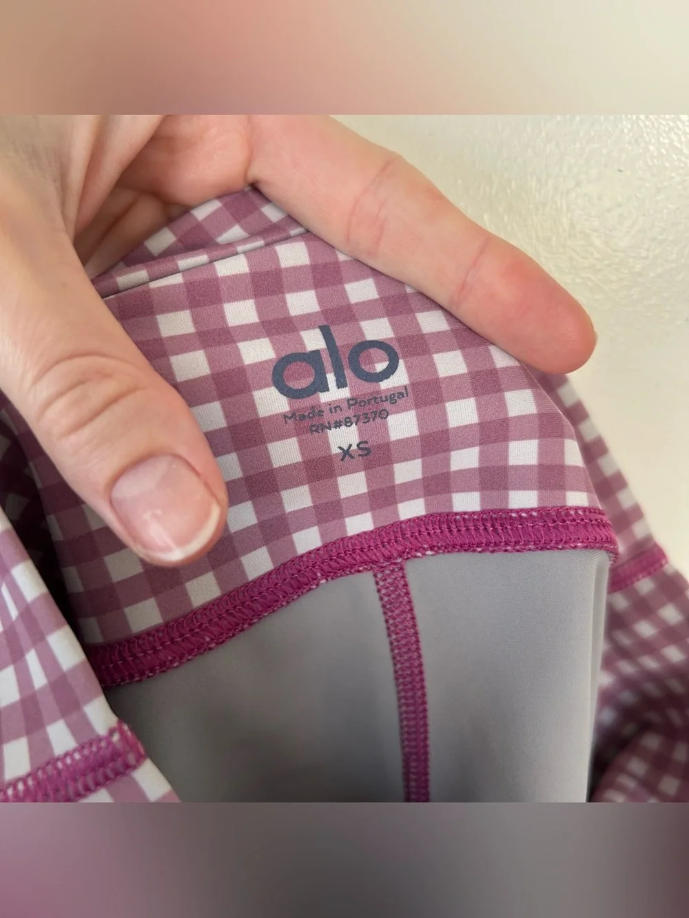 Alo Yoga 4” Vapor High-Waist Gingham Shorts in Raspberry Sorbet Size Extra Small